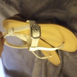 Daisy Fuentes sandals size 8